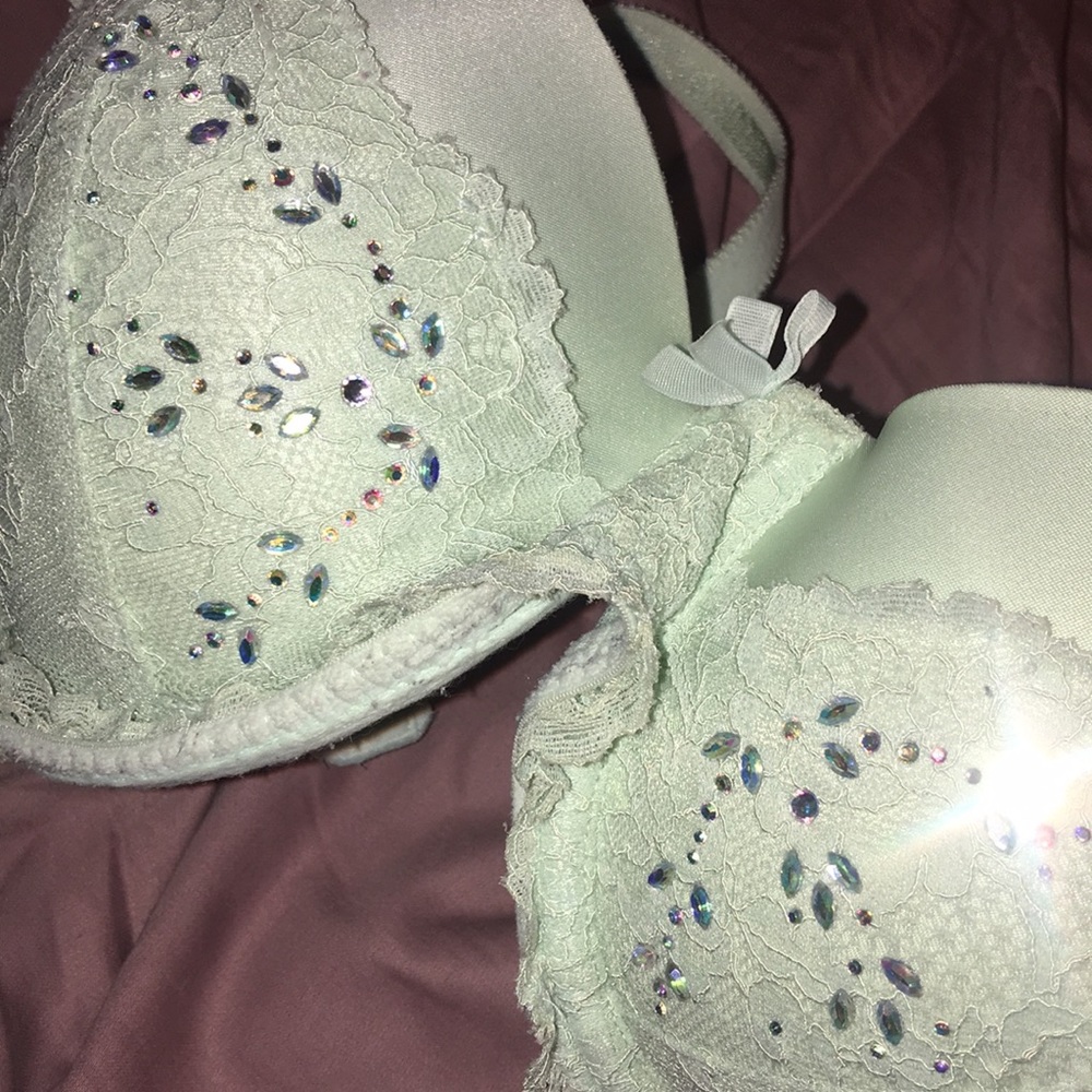 VS Bra - Picture 2 of 4